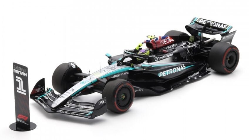 Spark Mercedes F1 W15 w. Flag – 1st 2024 British Grand Prix – #44 Lewis Hamilton 1:12 Model Car