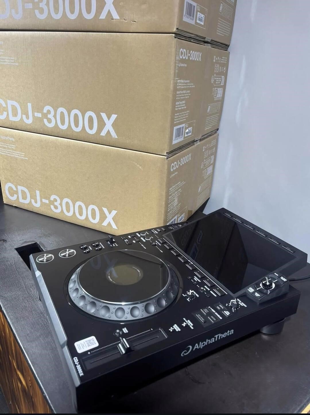 AlphaTheta CDJ-3000X , Pioneer CDJ-3000, Pioneer DJ DJM-A9, AlphaTheta Euphonia, Pioneer CDJ-2000NXS2, Pioneer DJM-900NXS2, Pioneer DJ DJM-V10-LF , Pioneer DJ DJM-S11, AlphaTheta XDJ-AZ, AlphaTheta OMNIS-DUO, Pioneer DJ OPUS-QUAD, Pioneer DJ XDJ-RX3, Pioneer XDJ-XZ, Pioneer DJ DDJ-FLX10 Denon DJ Prime 4+ ,